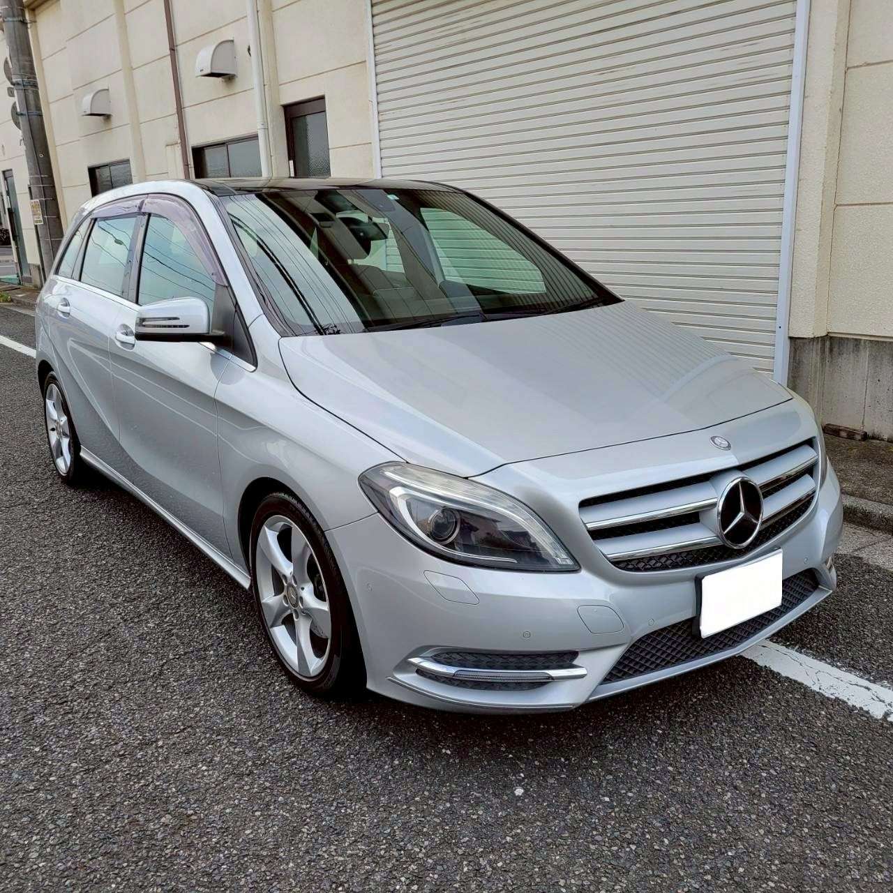 ベンツB180スポーツ　パノラマルーフ＆黒革スポーツシート