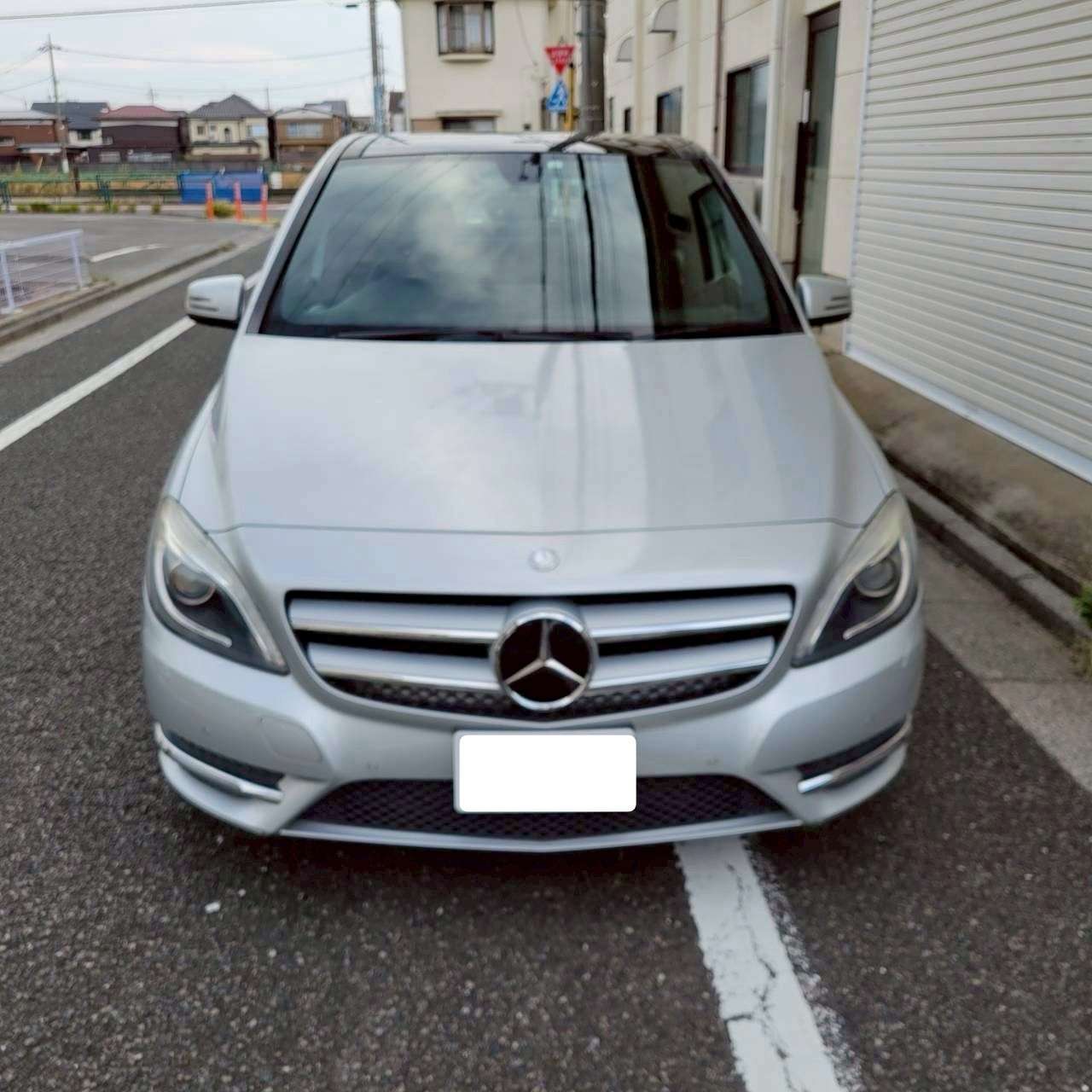 ベンツB180スポーツ　パノラマルーフ＆黒革スポーツシート