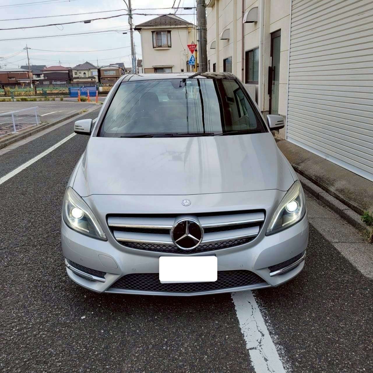 ベンツB180スポーツ　パノラマルーフ＆黒革スポーツシート