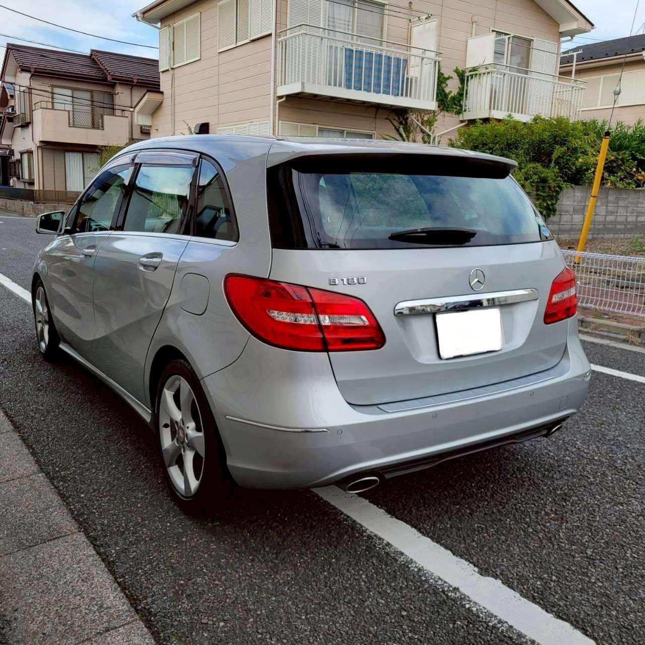 ベンツB180スポーツ　パノラマルーフ＆黒革スポーツシート