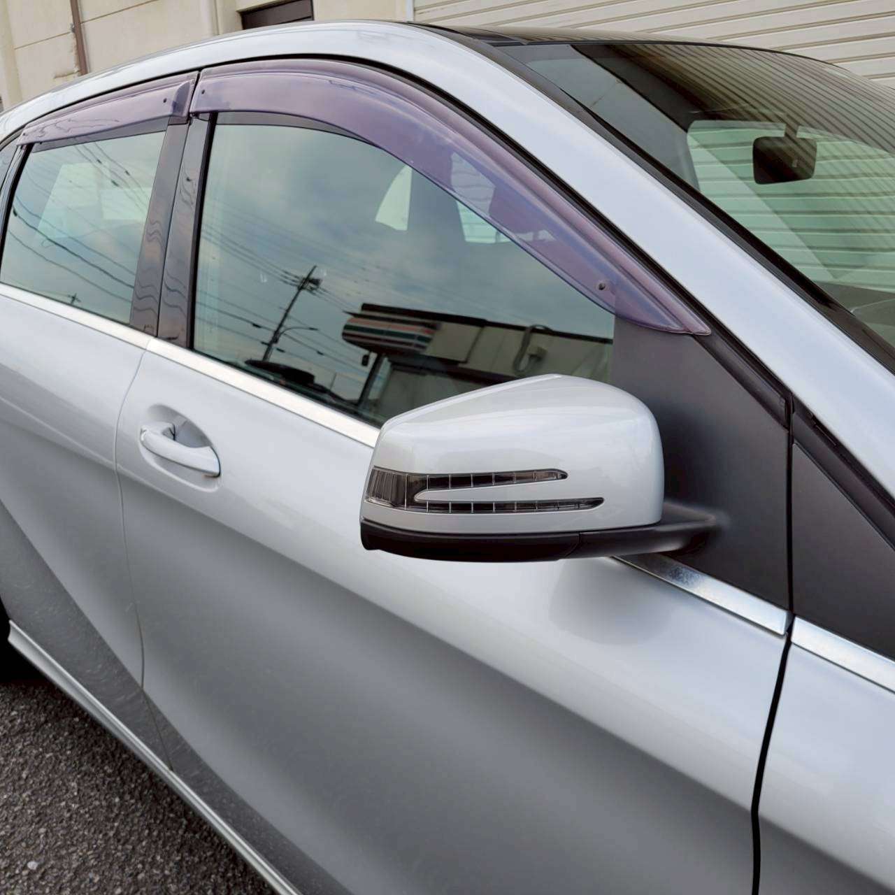 ベンツB180スポーツ　パノラマルーフ＆黒革スポーツシート