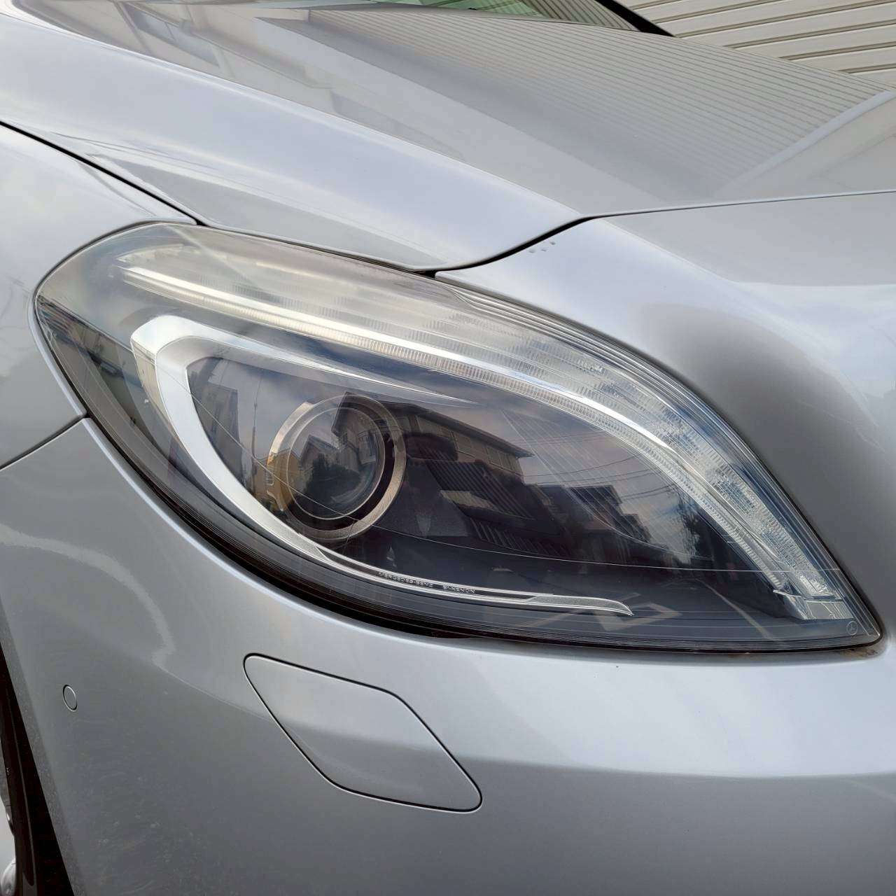 ベンツB180スポーツ　パノラマルーフ＆黒革スポーツシート