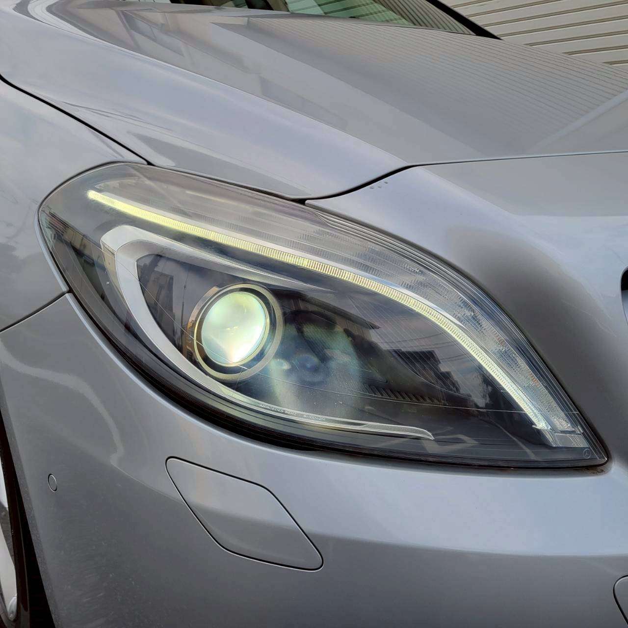 ベンツB180スポーツ　パノラマルーフ＆黒革スポーツシート