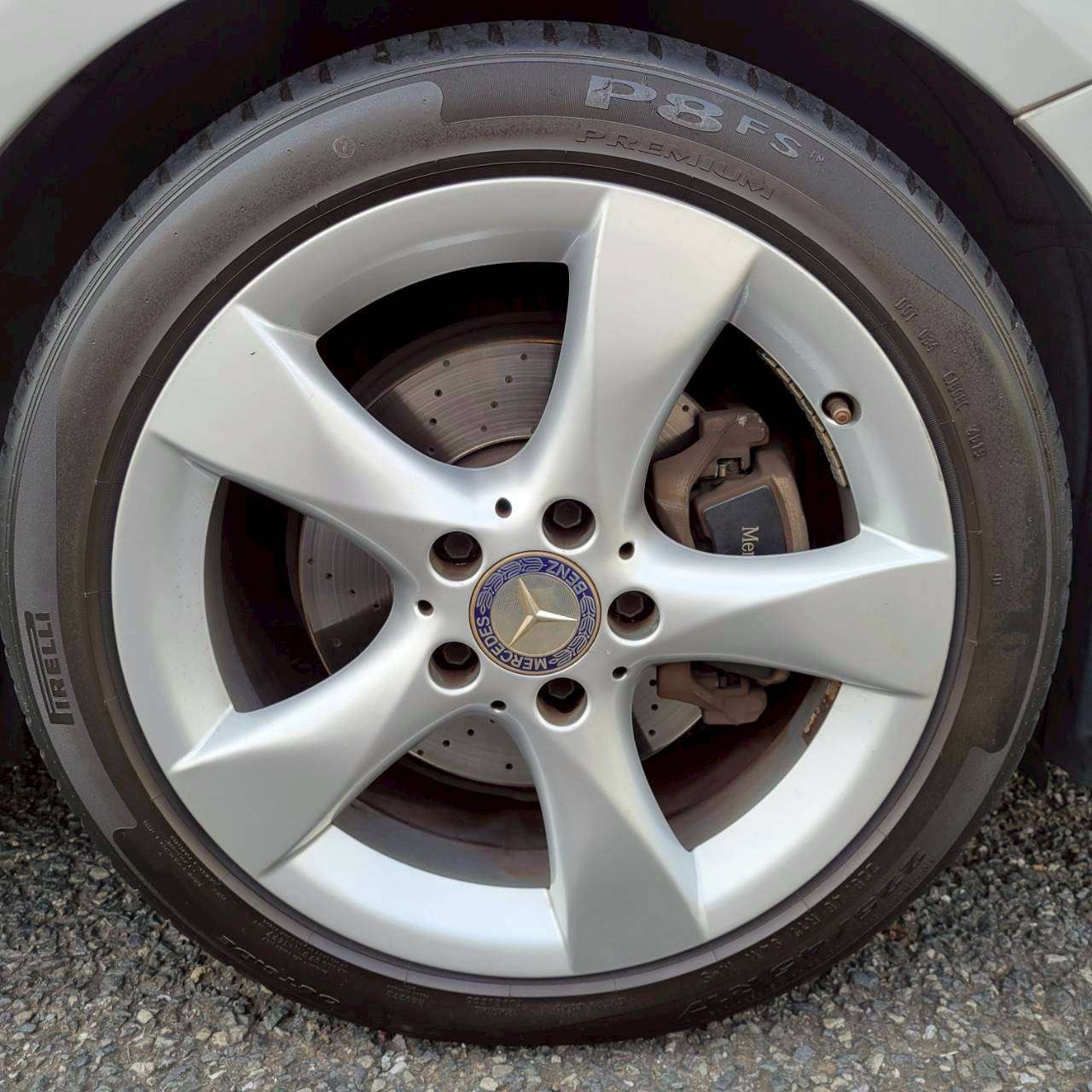 ベンツB180スポーツ　パノラマルーフ＆黒革スポーツシート