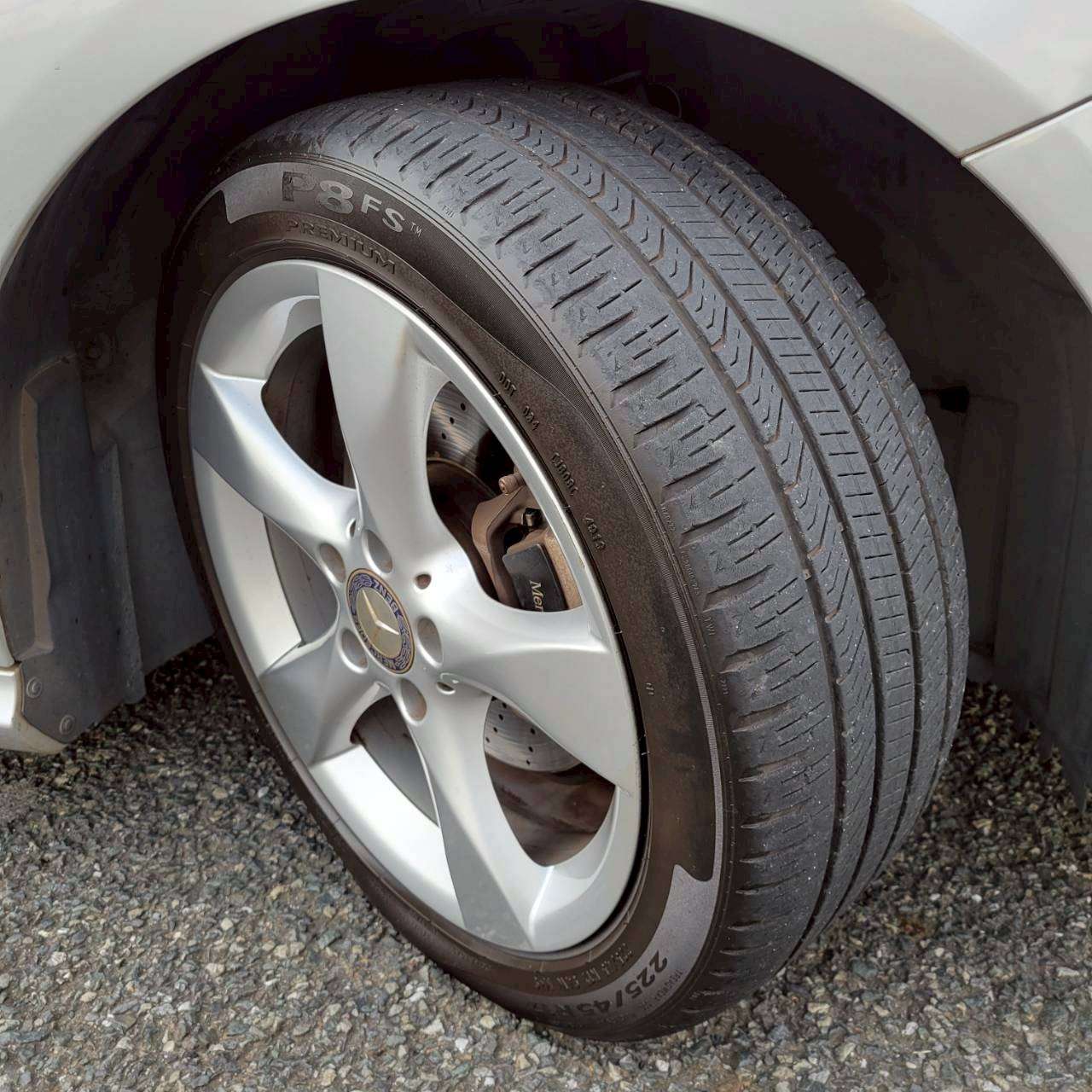 ベンツB180スポーツ　パノラマルーフ＆黒革スポーツシート