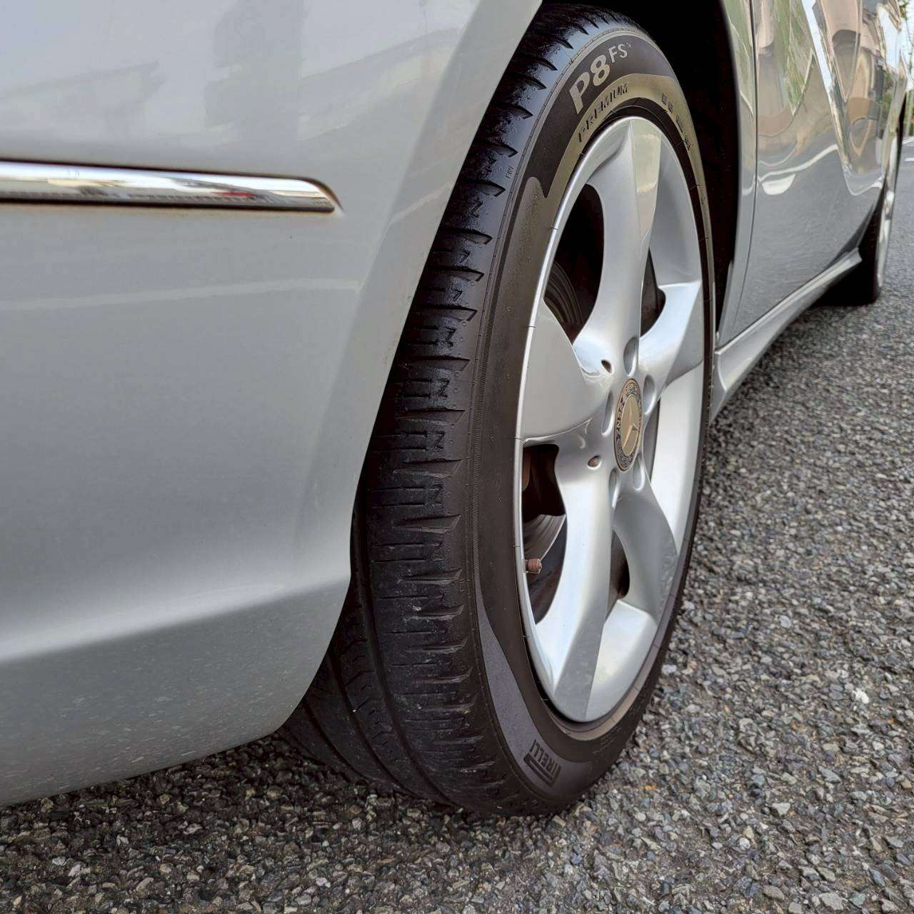 ベンツB180スポーツ　パノラマルーフ＆黒革スポーツシート