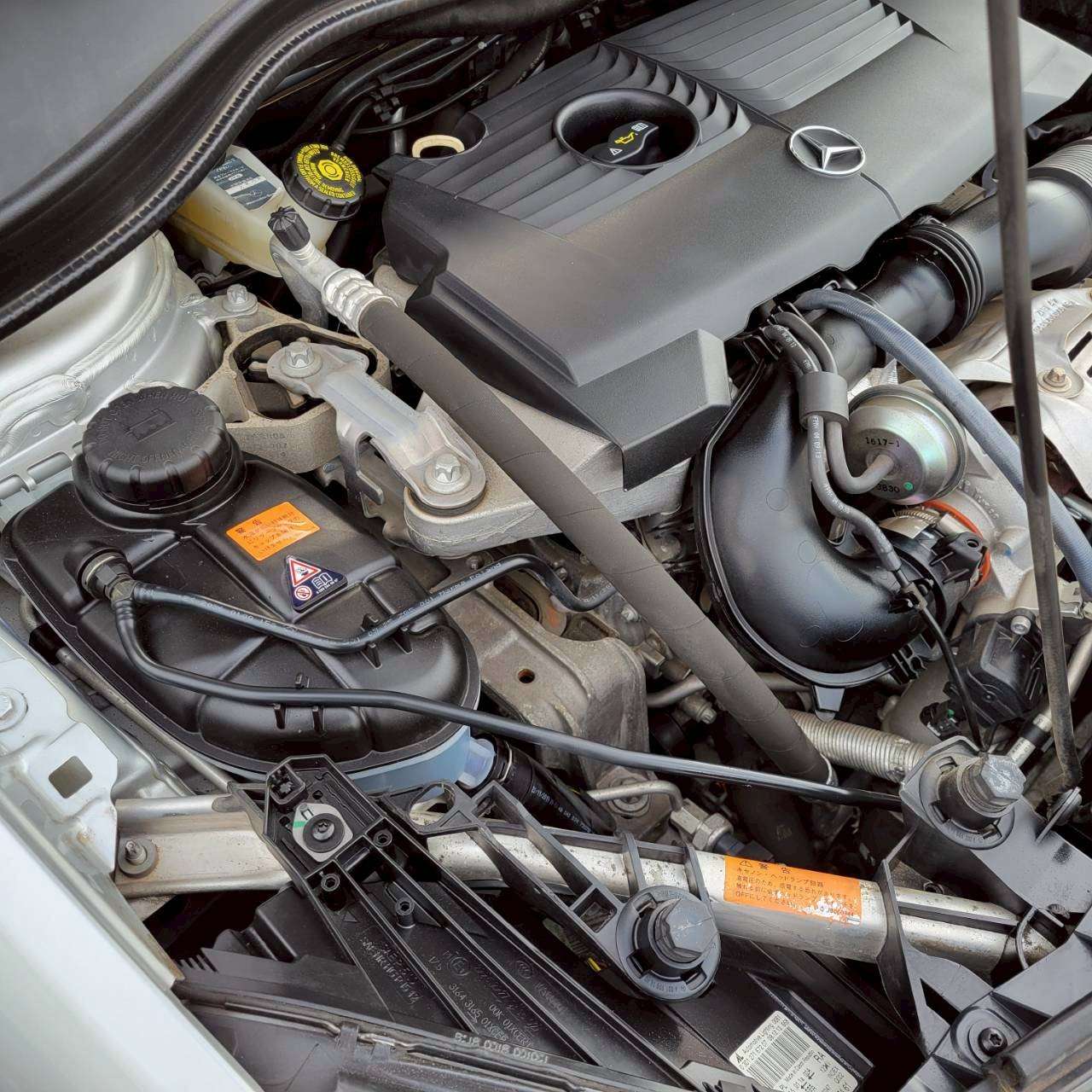 ベンツB180スポーツ　パノラマルーフ＆黒革スポーツシート