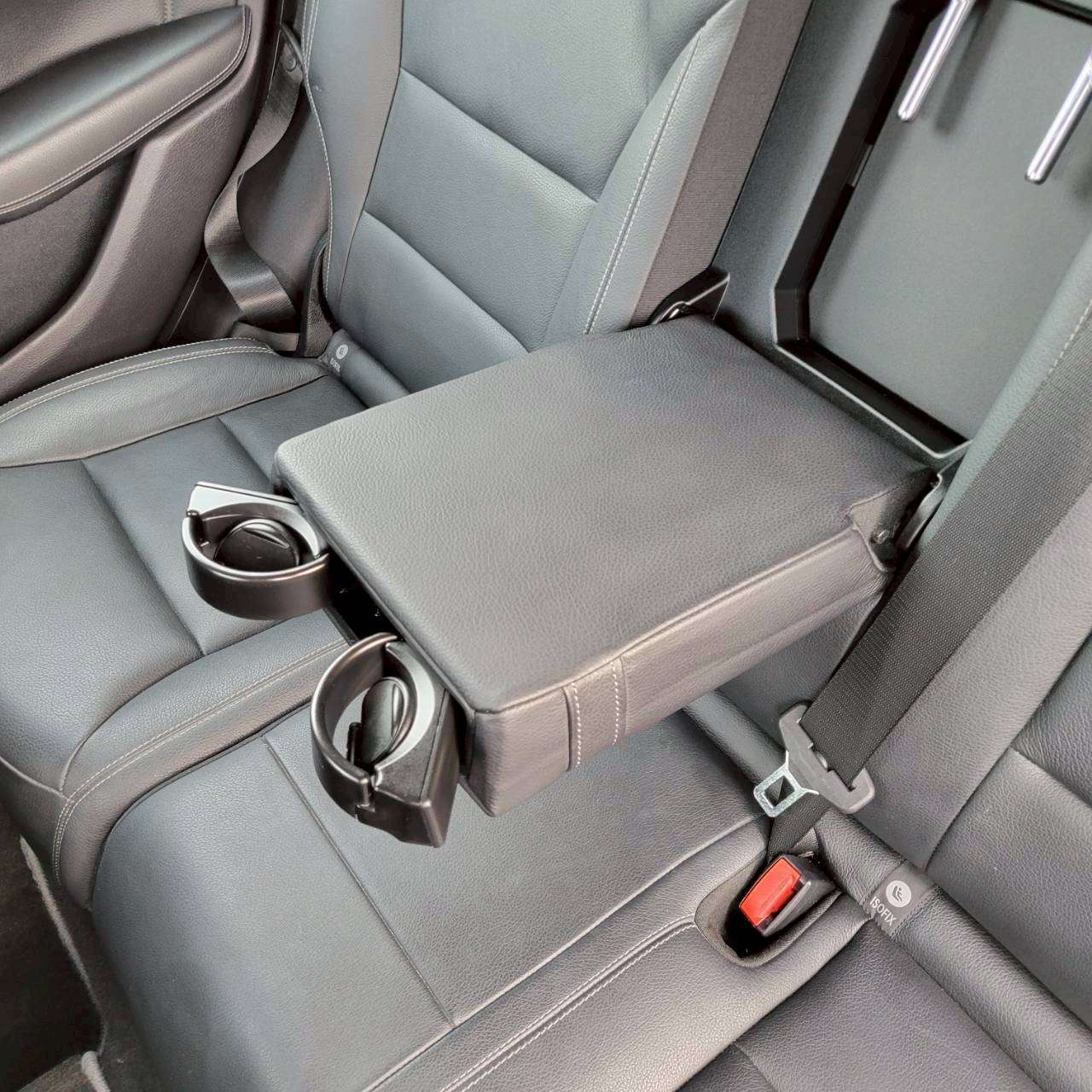 ベンツB180スポーツ　パノラマルーフ＆黒革スポーツシート