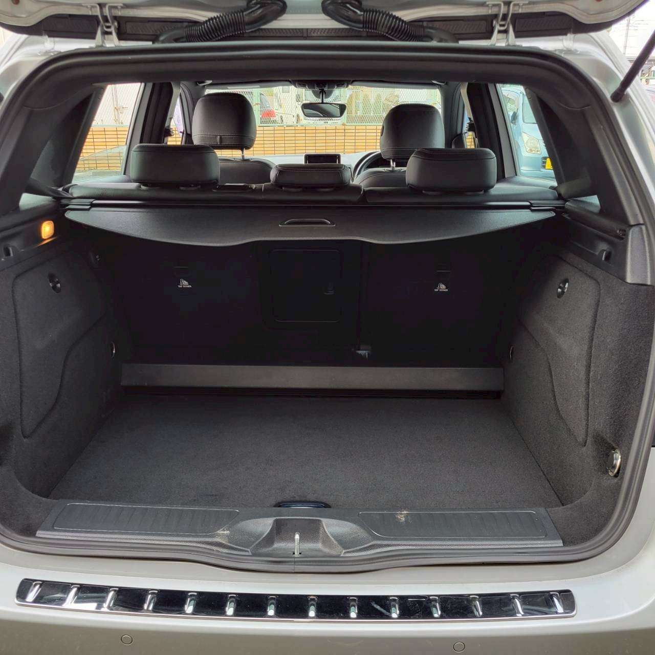 ベンツB180スポーツ　パノラマルーフ＆黒革スポーツシート