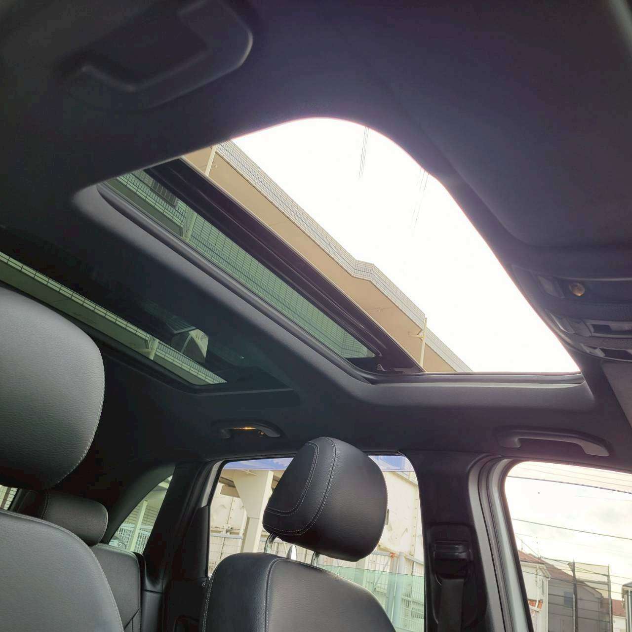 ベンツB180スポーツ　パノラマルーフ＆黒革スポーツシート