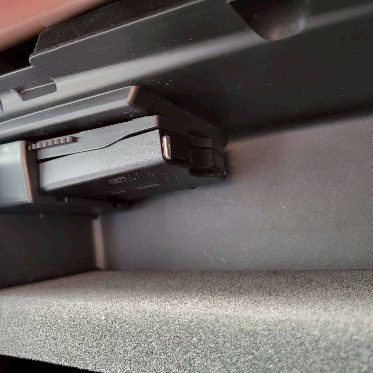 ベンツB180スポーツ　パノラマルーフ＆黒革スポーツシート