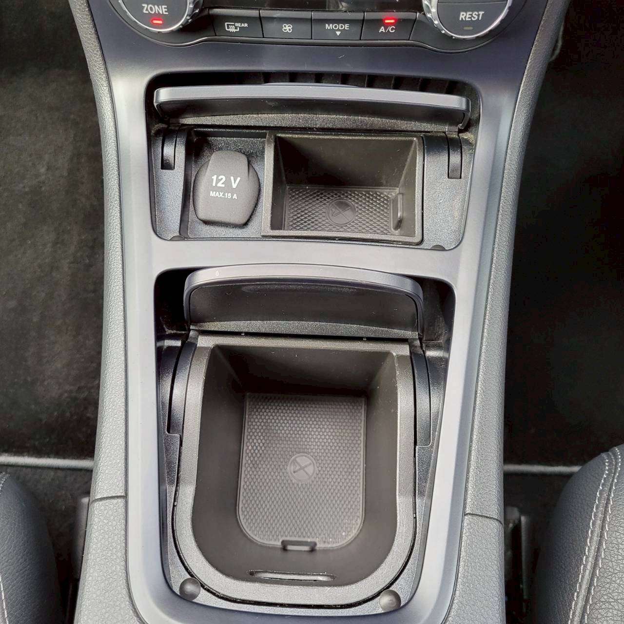 ベンツB180スポーツ　パノラマルーフ＆黒革スポーツシート