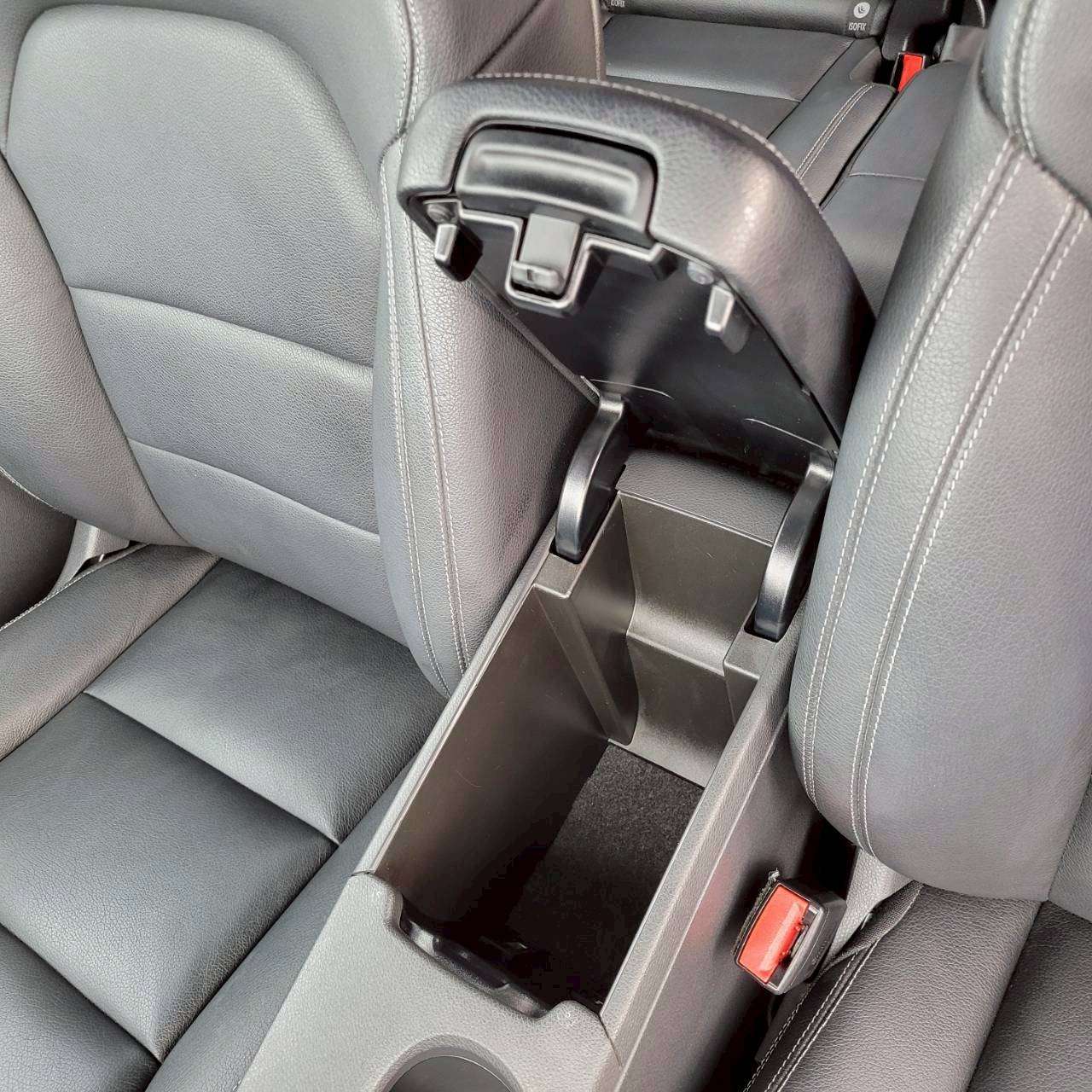 ベンツB180スポーツ　パノラマルーフ＆黒革スポーツシート