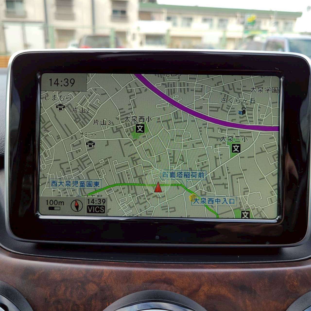 ベンツB180スポーツ　パノラマルーフ＆黒革スポーツシート