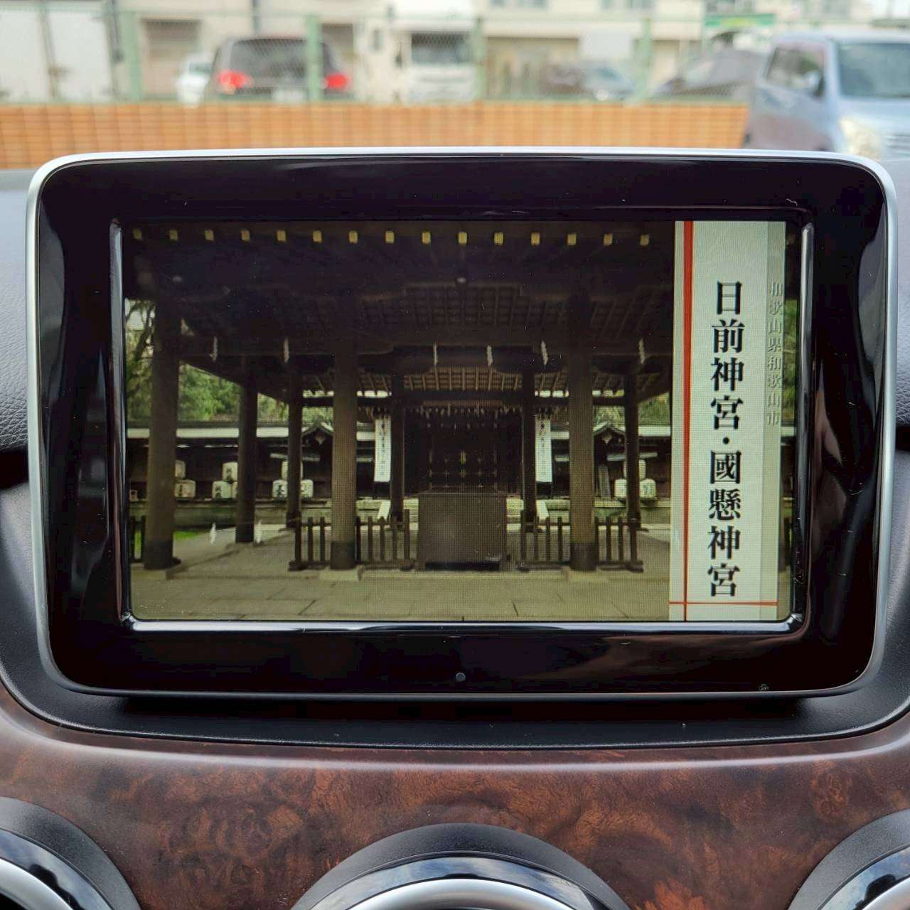 ベンツB180スポーツ　パノラマルーフ＆黒革スポーツシート