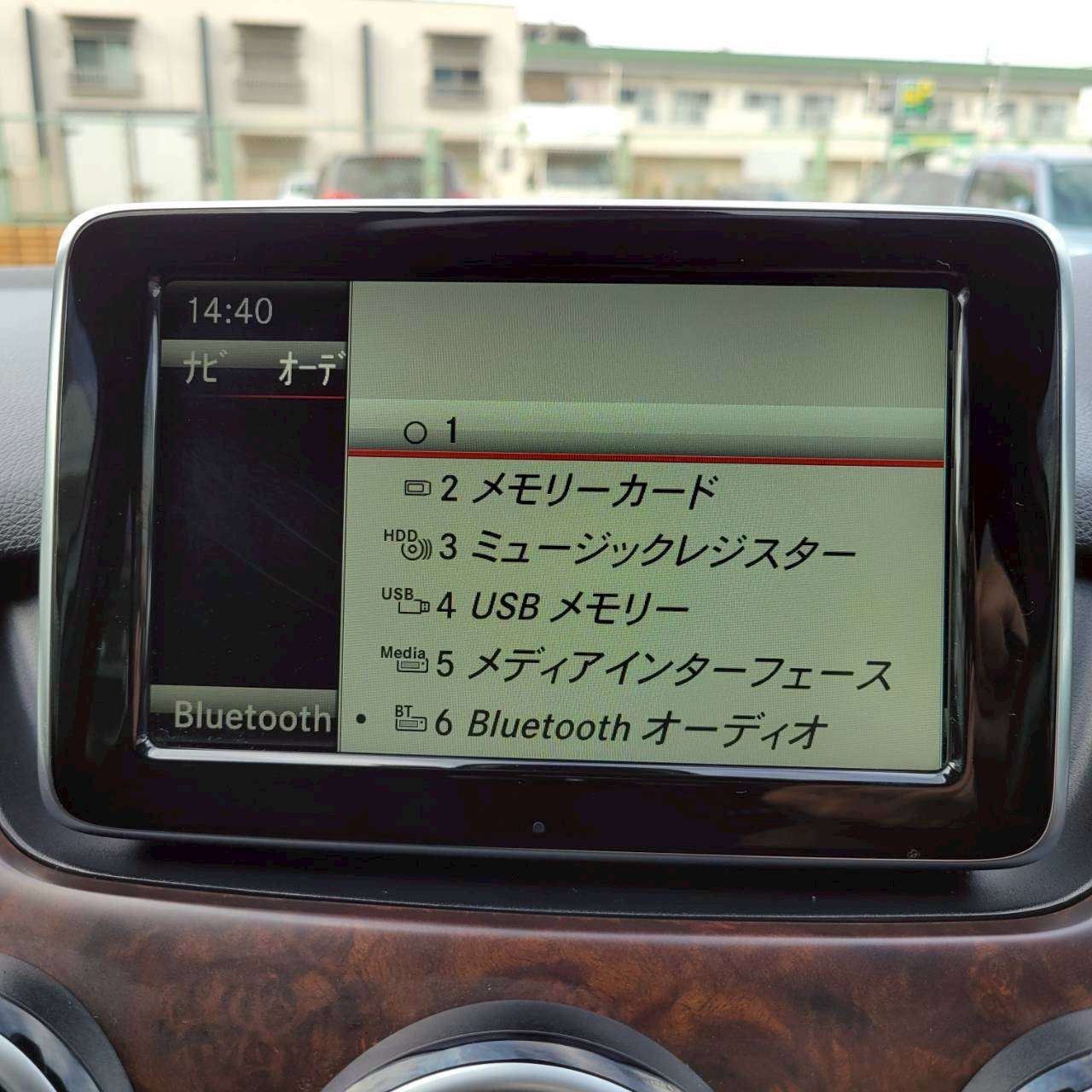 ベンツB180スポーツ　パノラマルーフ＆黒革スポーツシート