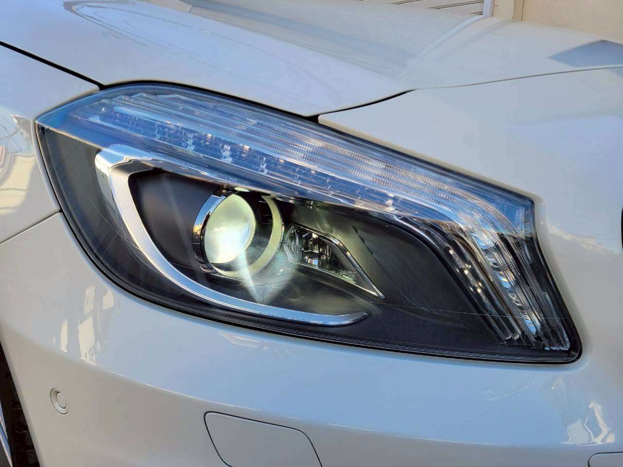 ベンツA45AMG   4WD ホワイト