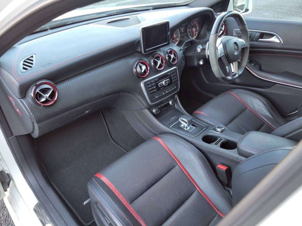 ベンツA45AMG   4WD ホワイト