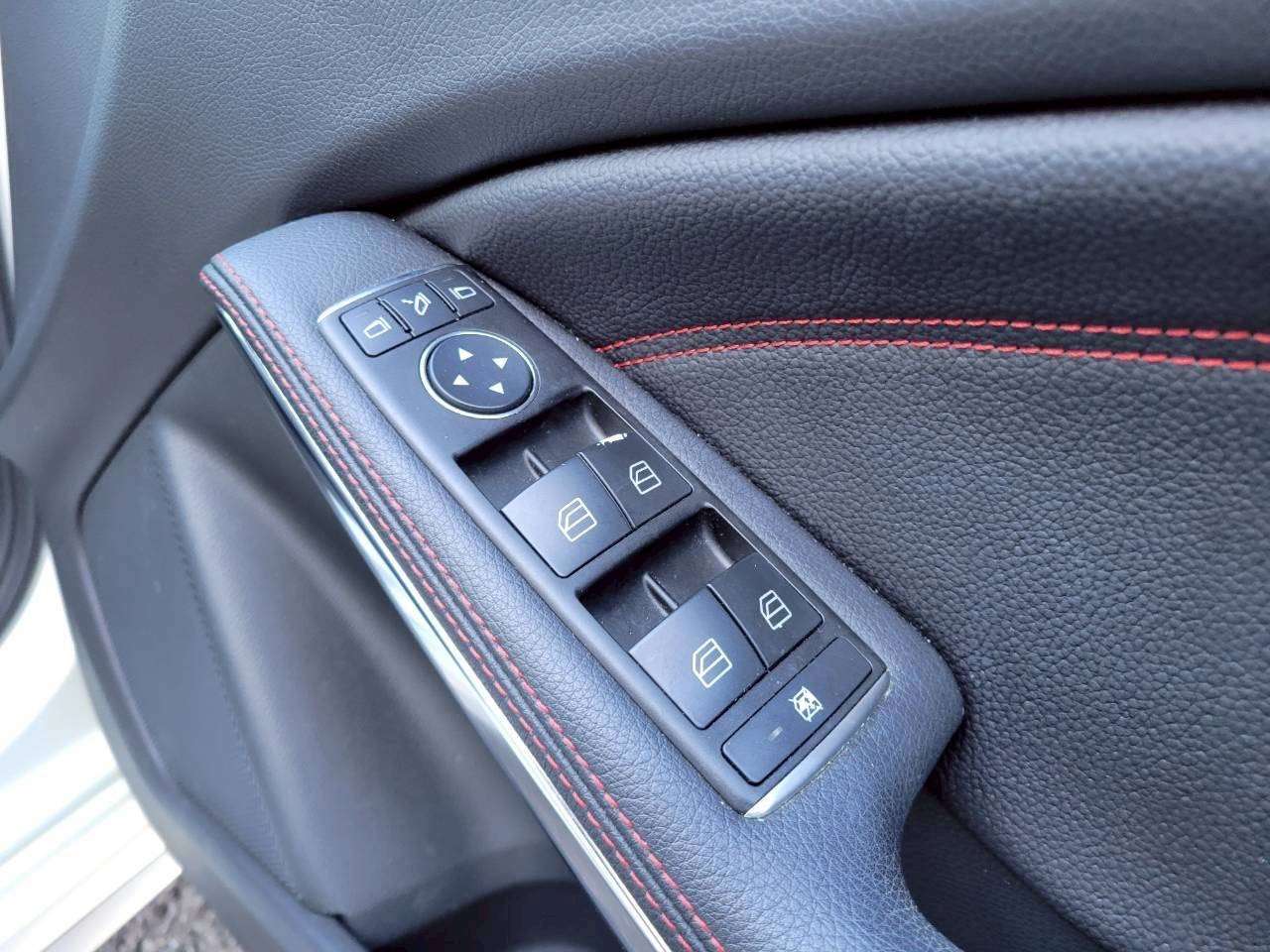 ベンツA45AMG   4WD ホワイト