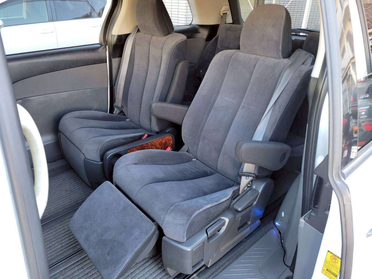 エスティマ　２．４アエラス 中期モデル