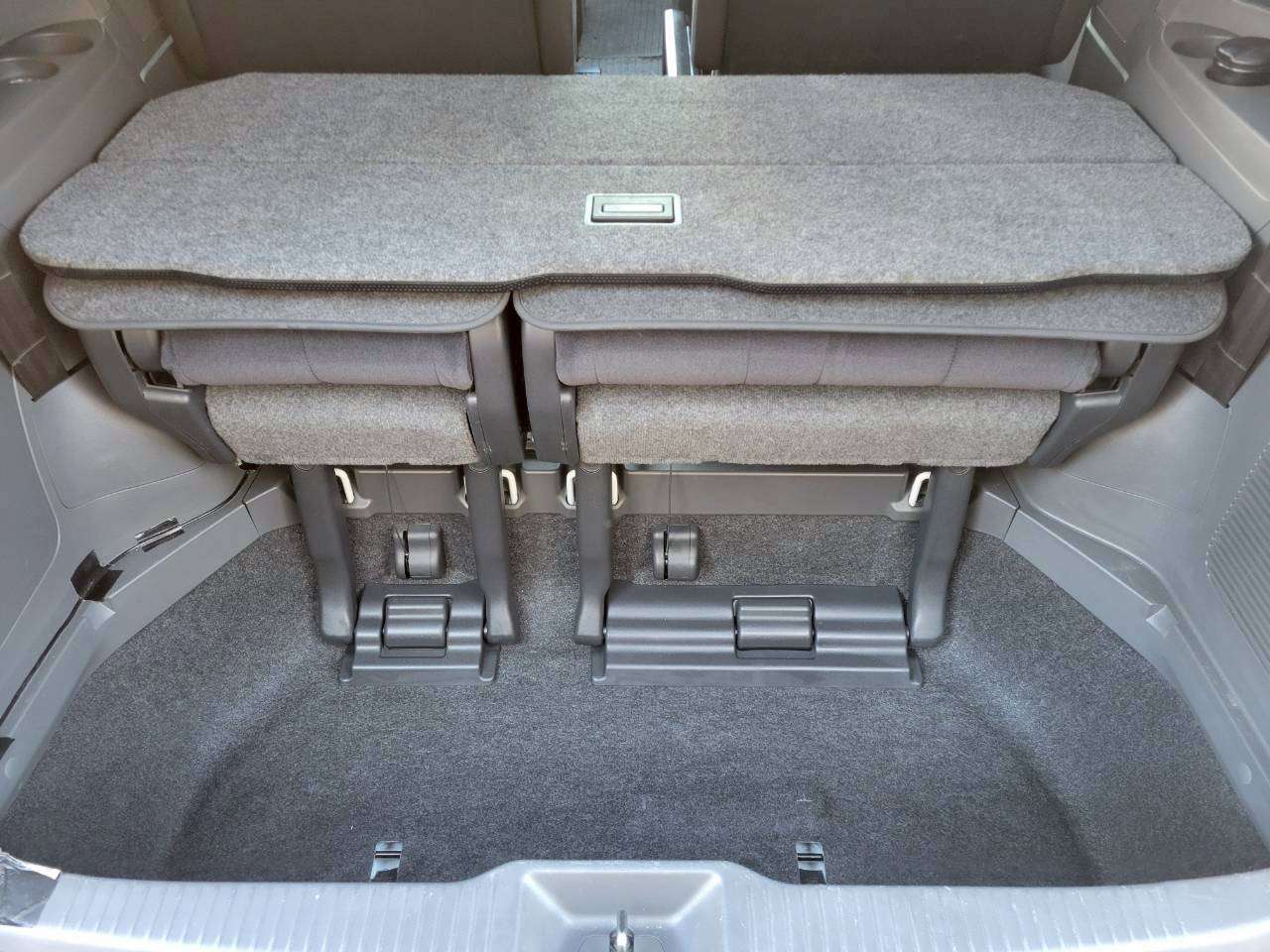 エスティマ　２．４アエラス 中期モデル