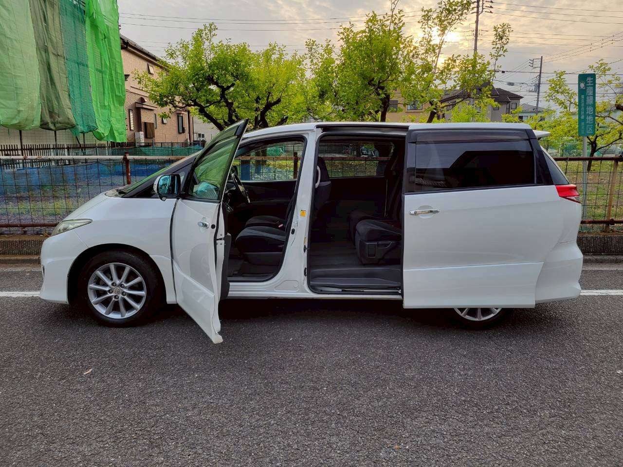 エスティマ　２．４アエラス 中期モデル　Wムーンルーフ