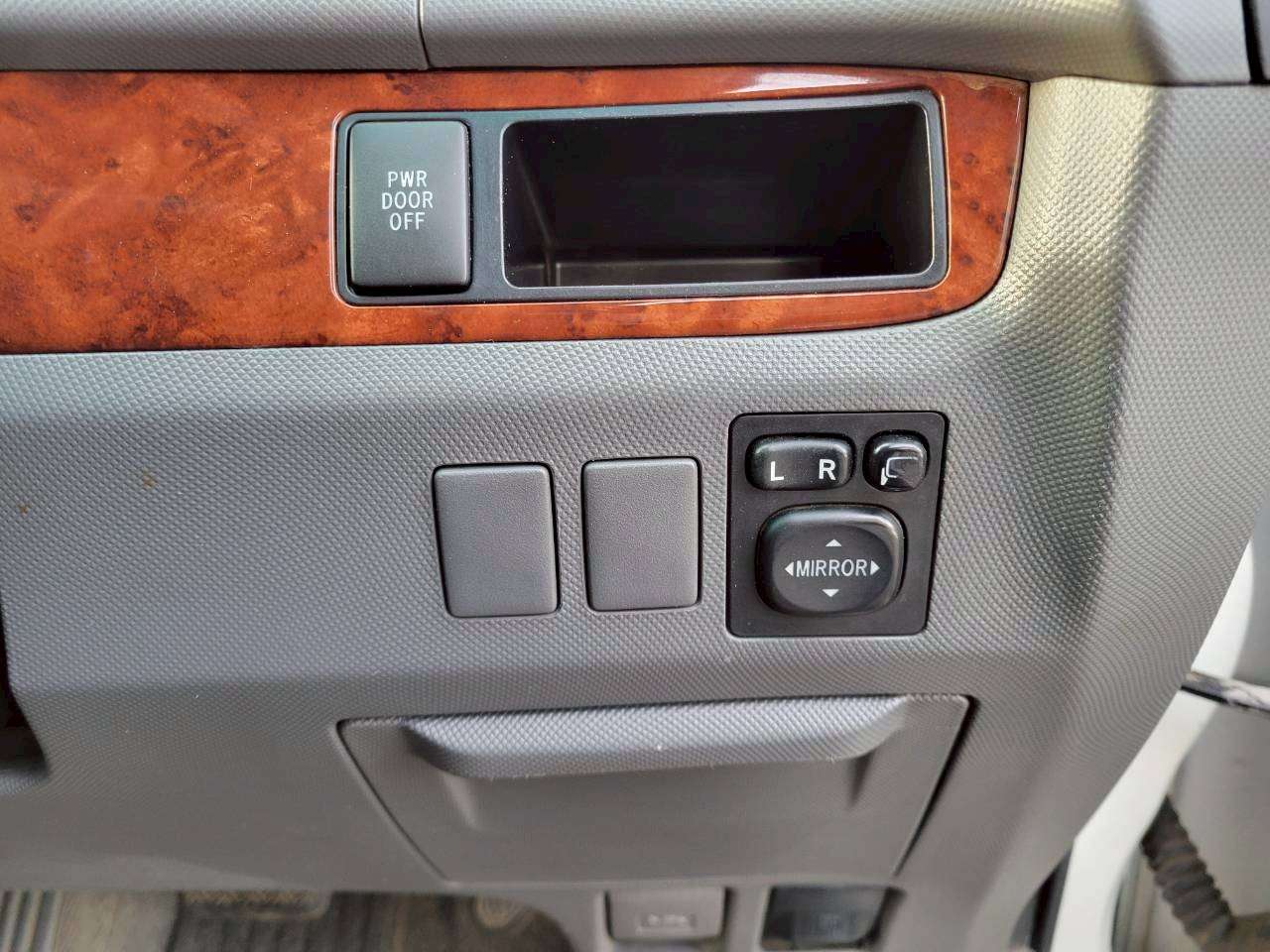 エスティマ　２．４アエラス 中期モデル　Wムーンルーフ