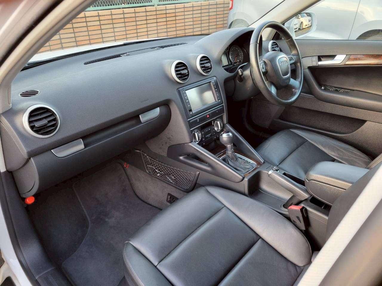アウディA3　1.4TFSI　SEパッケージ