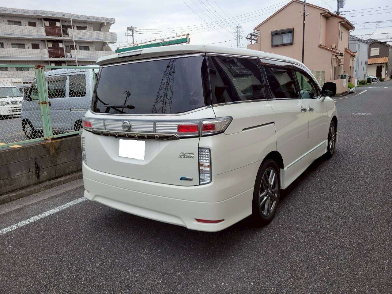 日産　エルグランド250ハイウェイスター　アーバンクロム