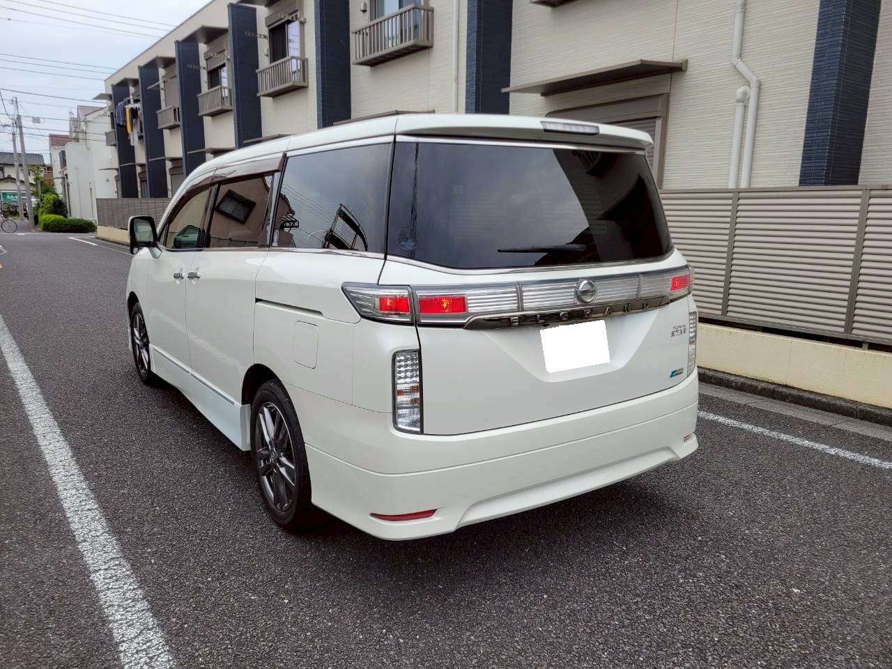 日産　エルグランド250ハイウェイスター　アーバンクロム