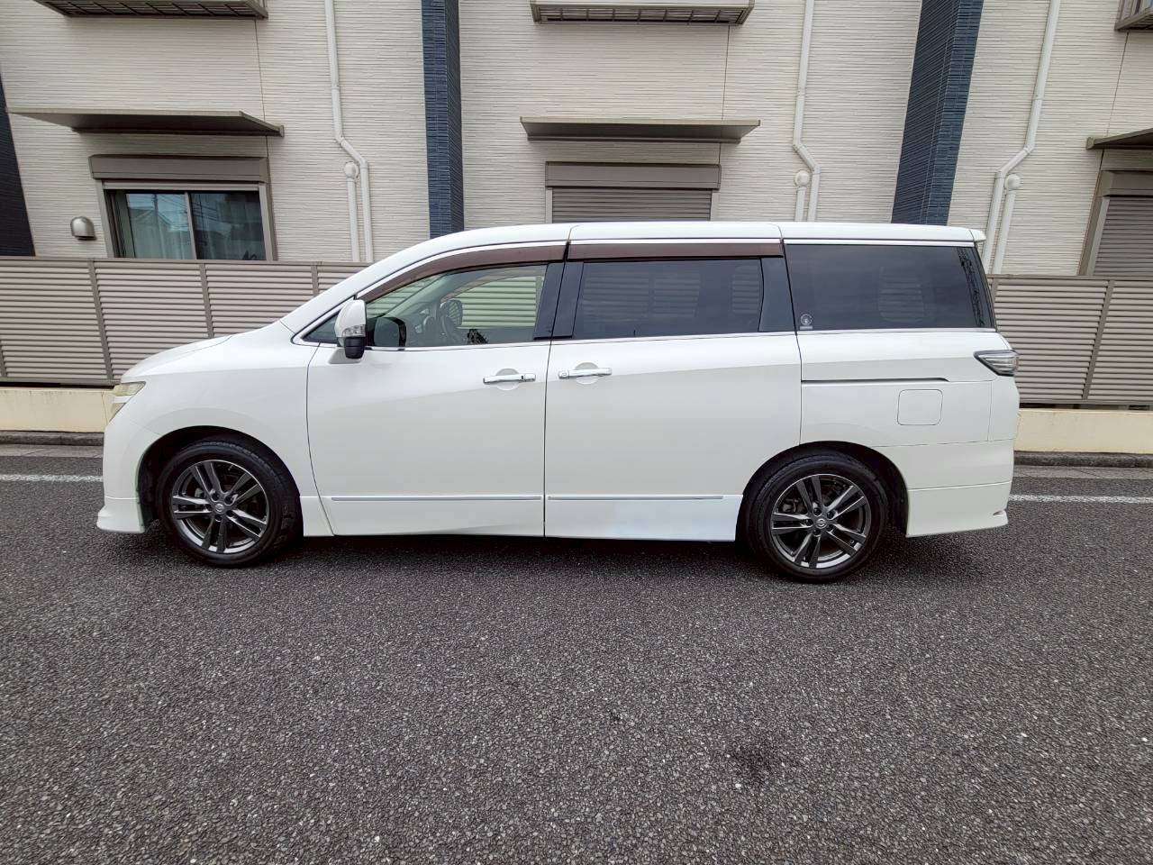 日産　エルグランド250ハイウェイスター　アーバンクロム