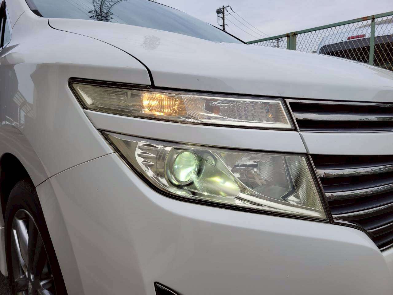 日産　エルグランド250ハイウェイスター　アーバンクロム