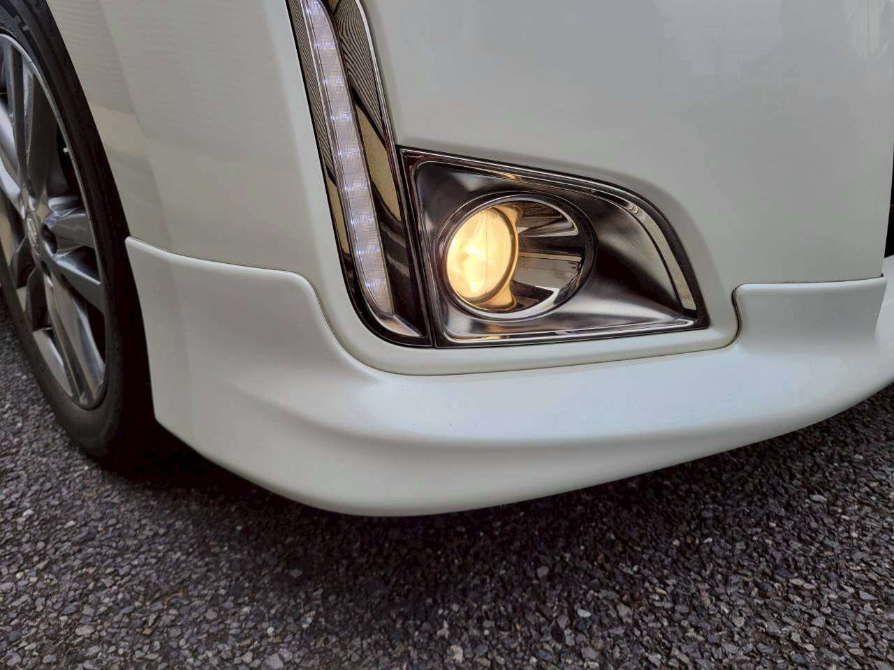日産　エルグランド250ハイウェイスター　アーバンクロム