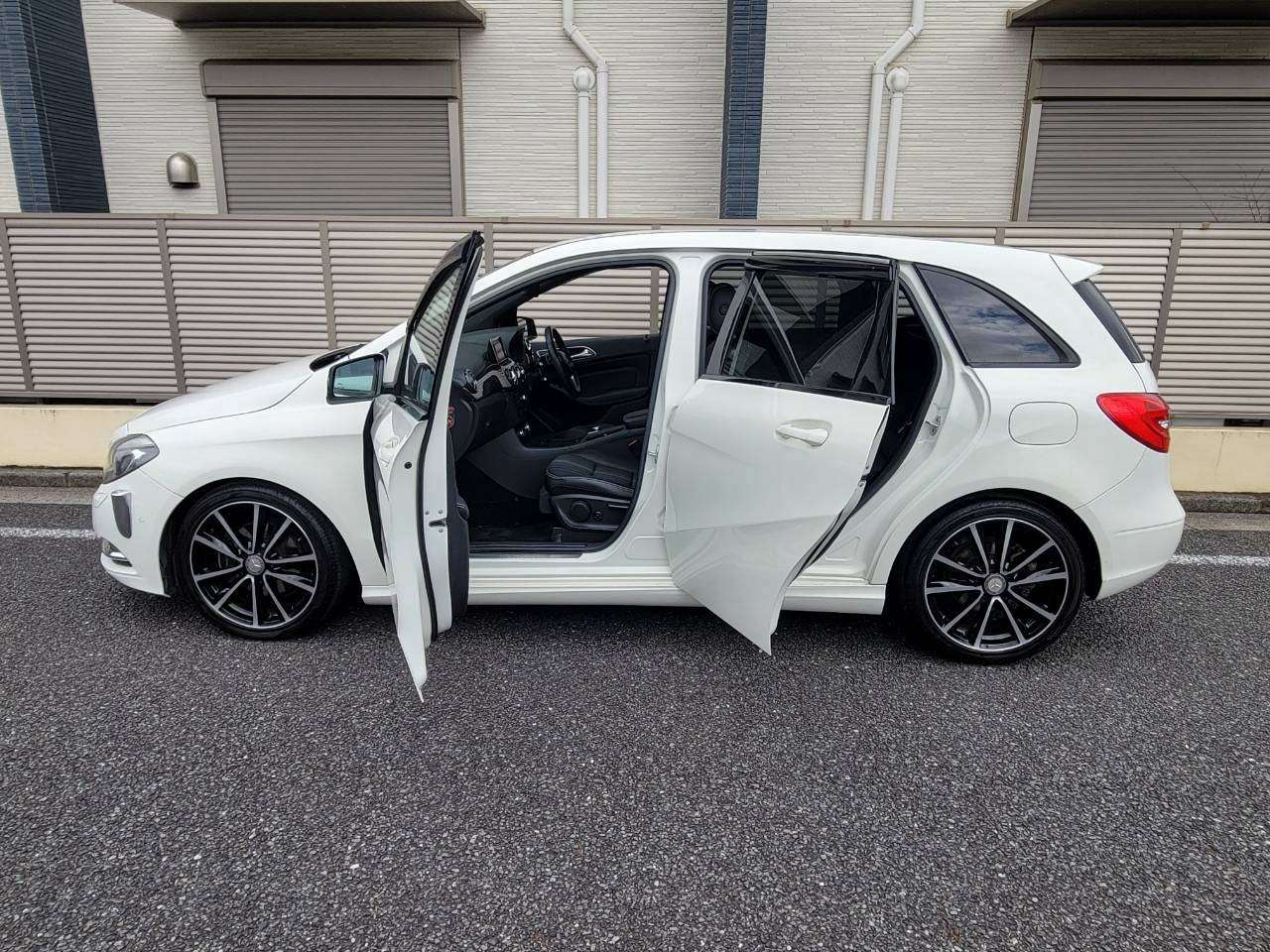 ベンツB180スポーツ 　ナイトパッケージ