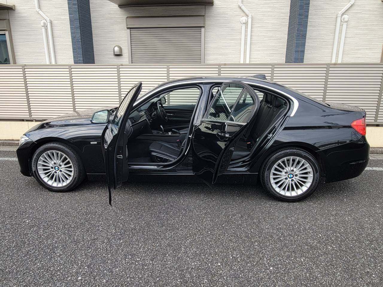 BMＷ320i　ラグジュアリー