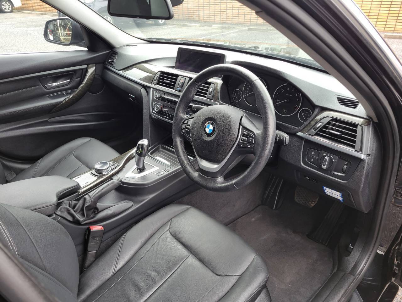BMＷ320i　ラグジュアリー