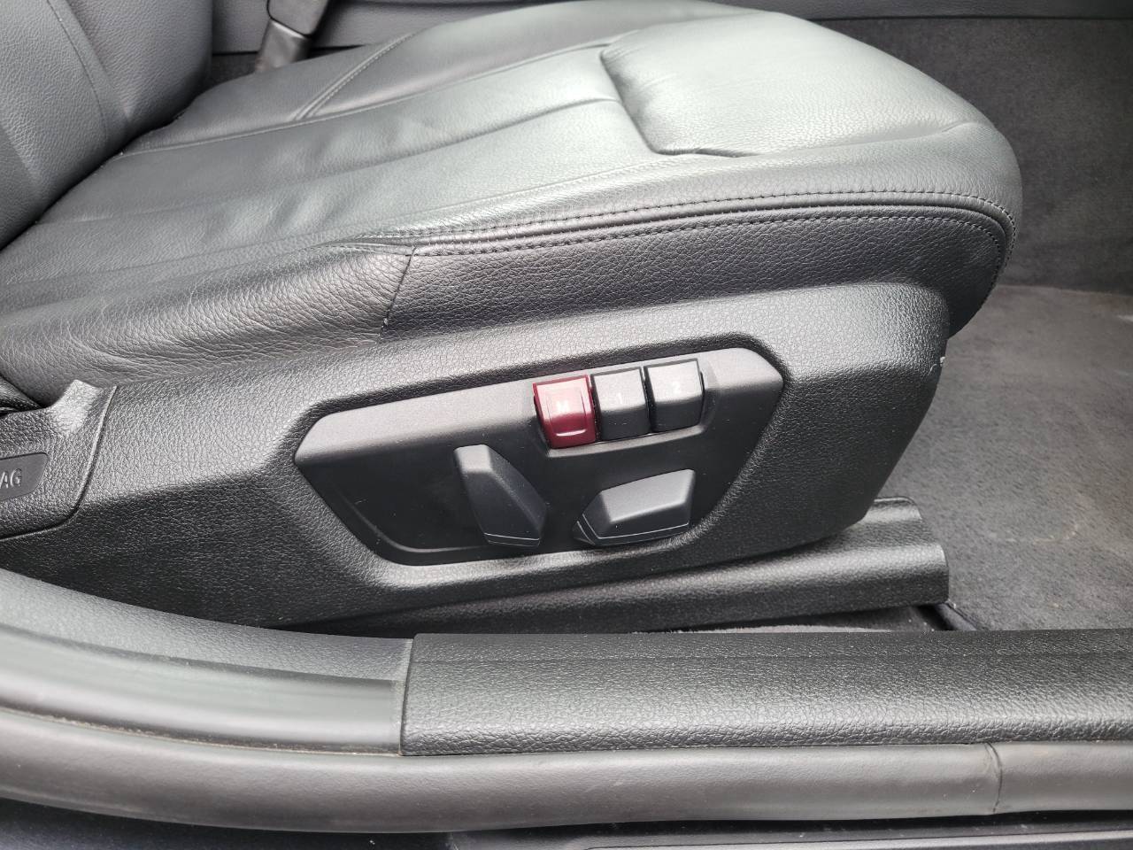 BMＷ320i　ラグジュアリー