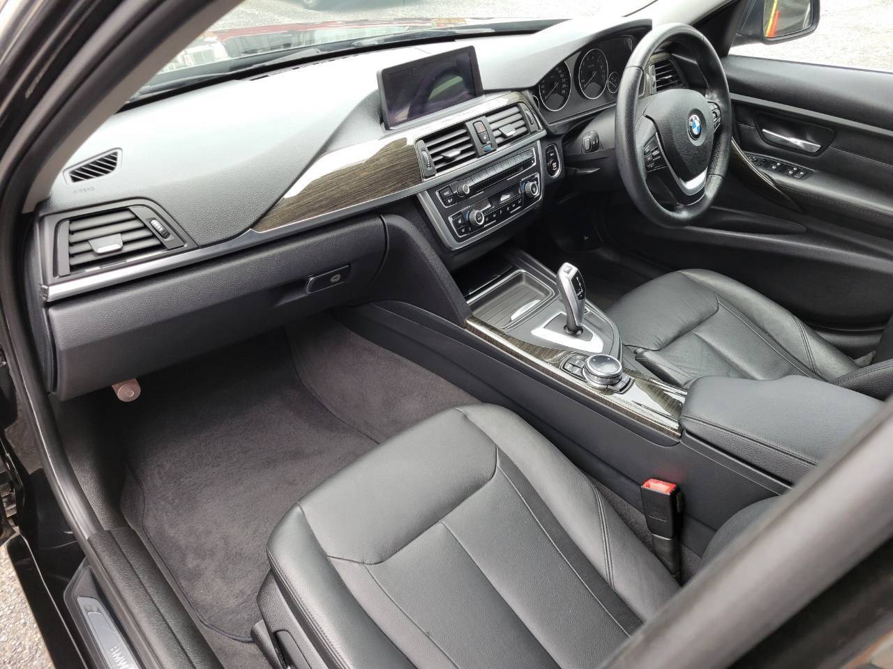 BMＷ320i　ラグジュアリー