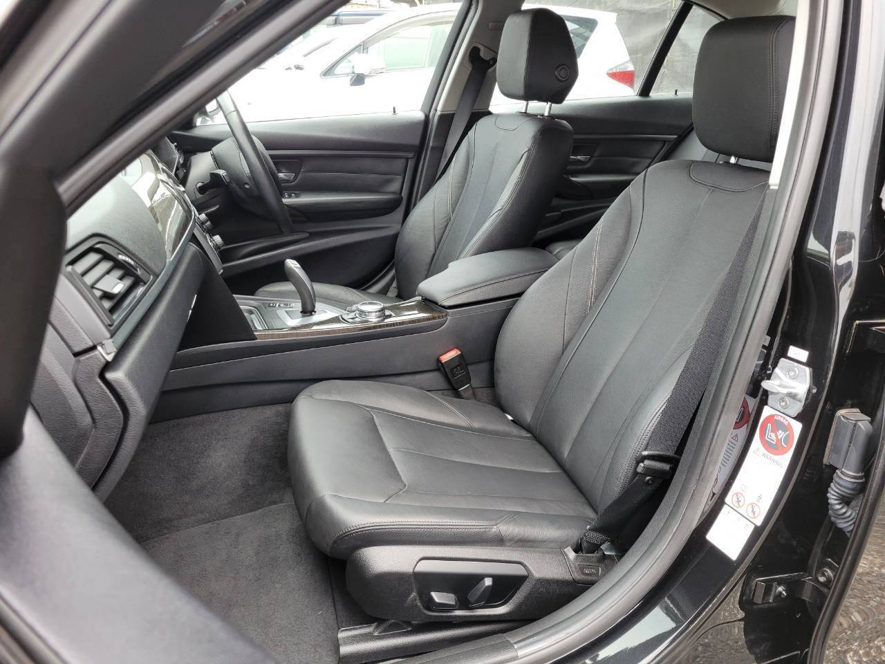 BMＷ320i　ラグジュアリー