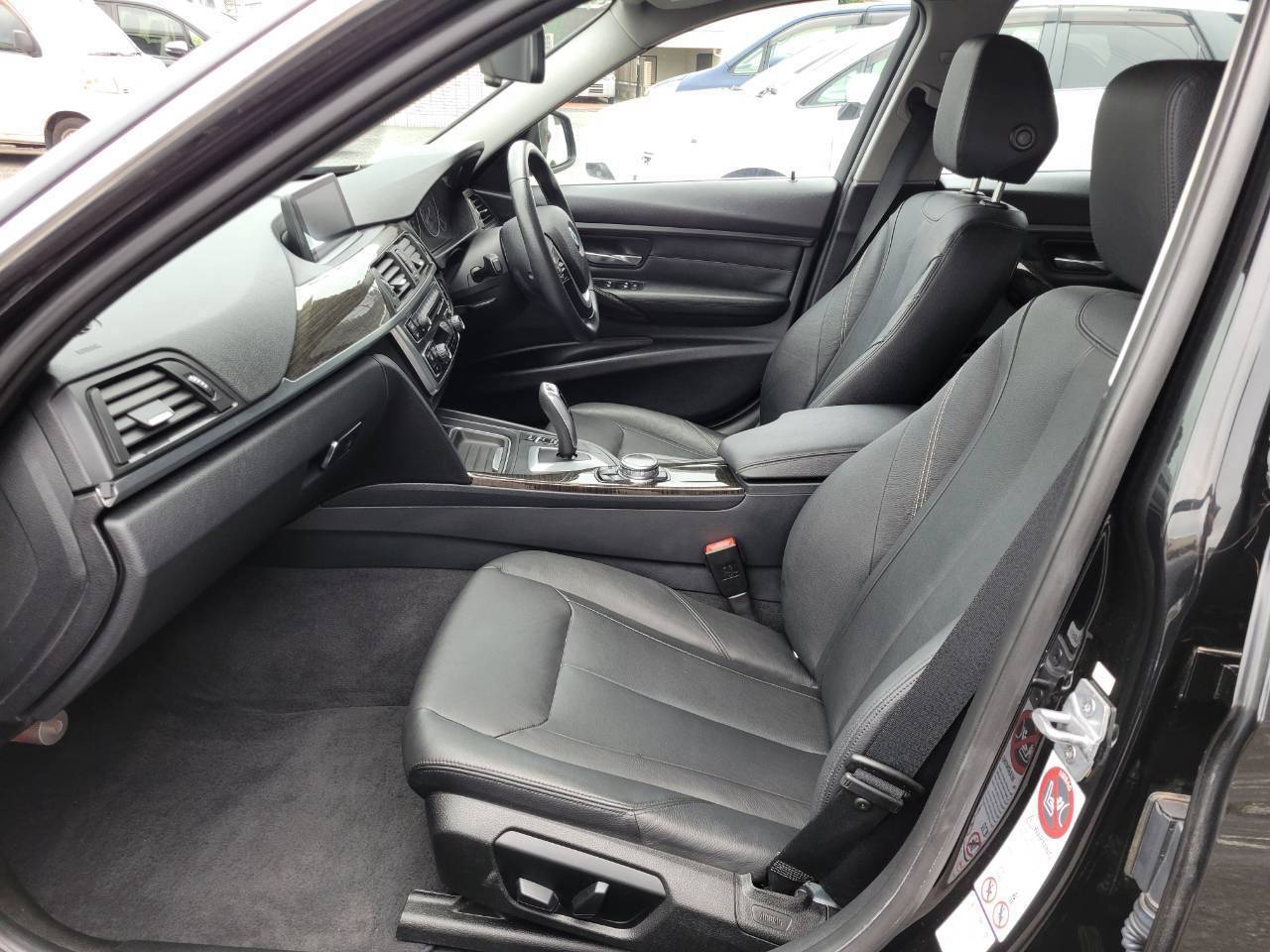BMＷ320i　ラグジュアリー