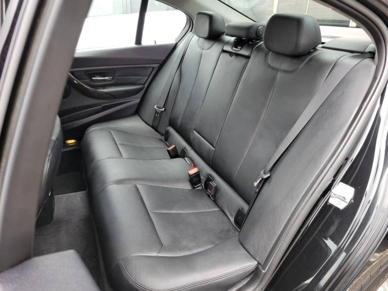 BMＷ320i　ラグジュアリー