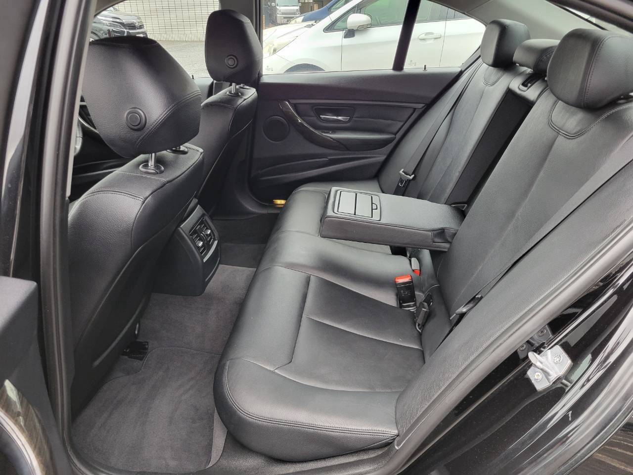 BMＷ320i　ラグジュアリー