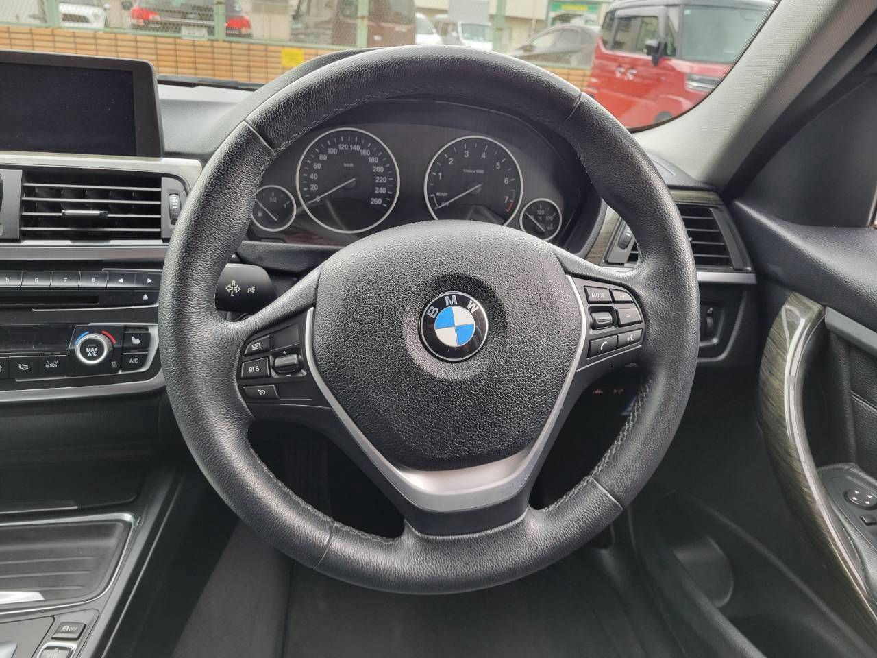 BMＷ320i　ラグジュアリー