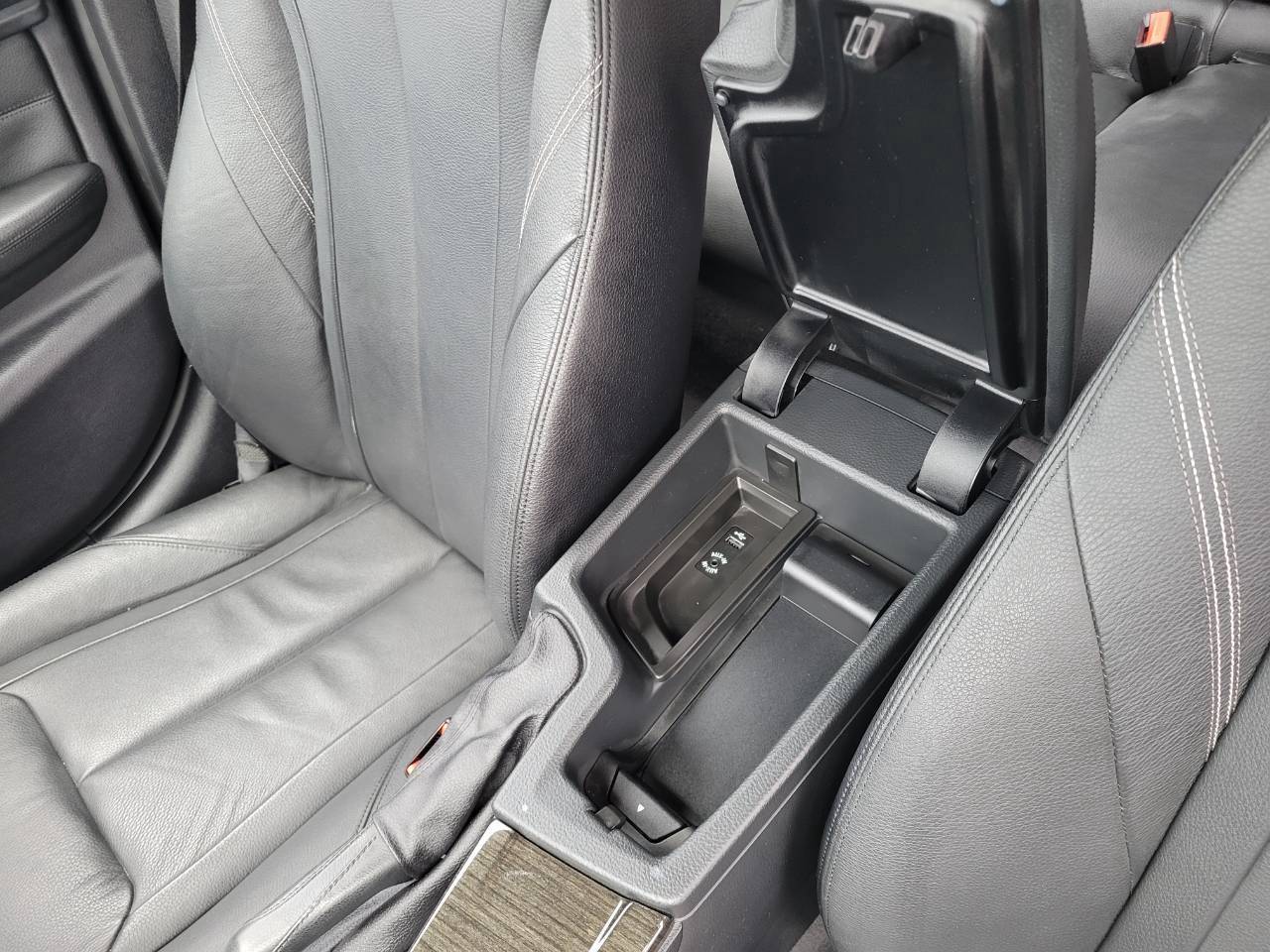 BMＷ320i　ラグジュアリー