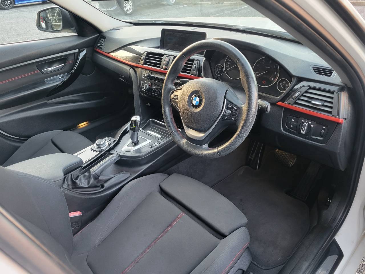BMＷ320d ブルーパフォマンス　スポーツ　ディーゼルターボ