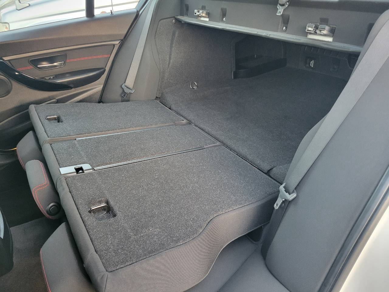 BMＷ320d ブルーパフォマンス　スポーツ　ディーゼルターボ